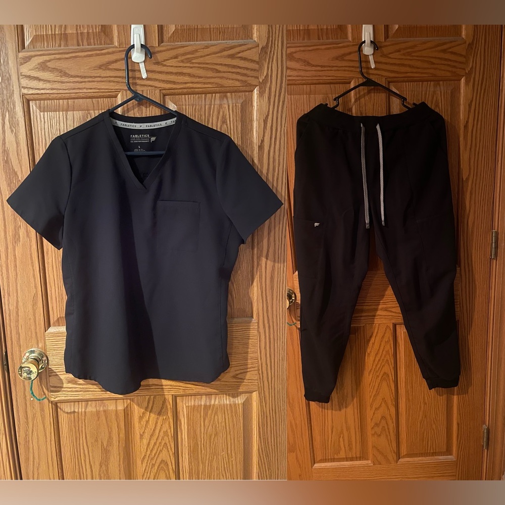 Fabletics Scrub Set